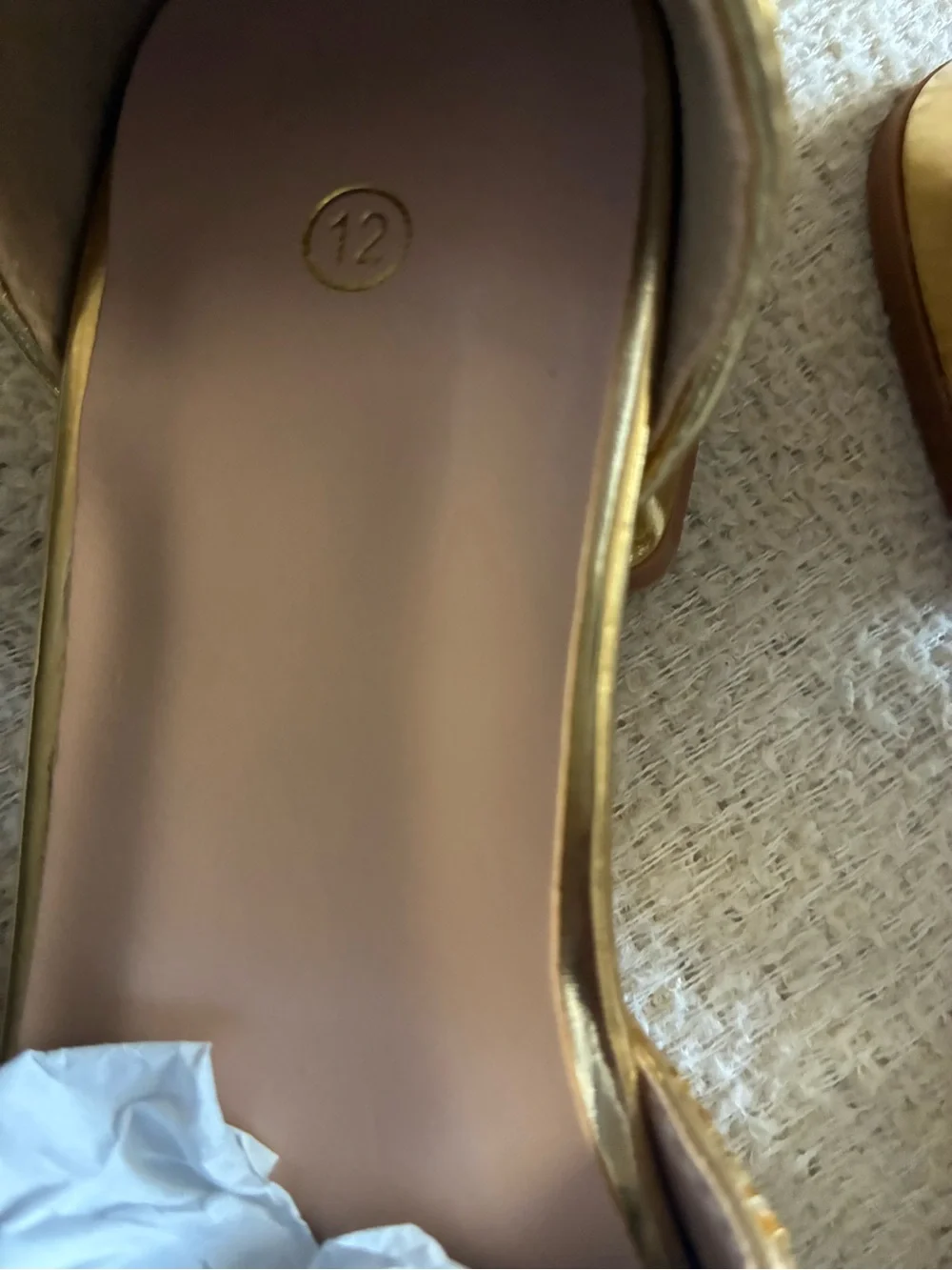Girls Pretty gold Glitter Closed Toe Kitten Heels size 12 M shoes